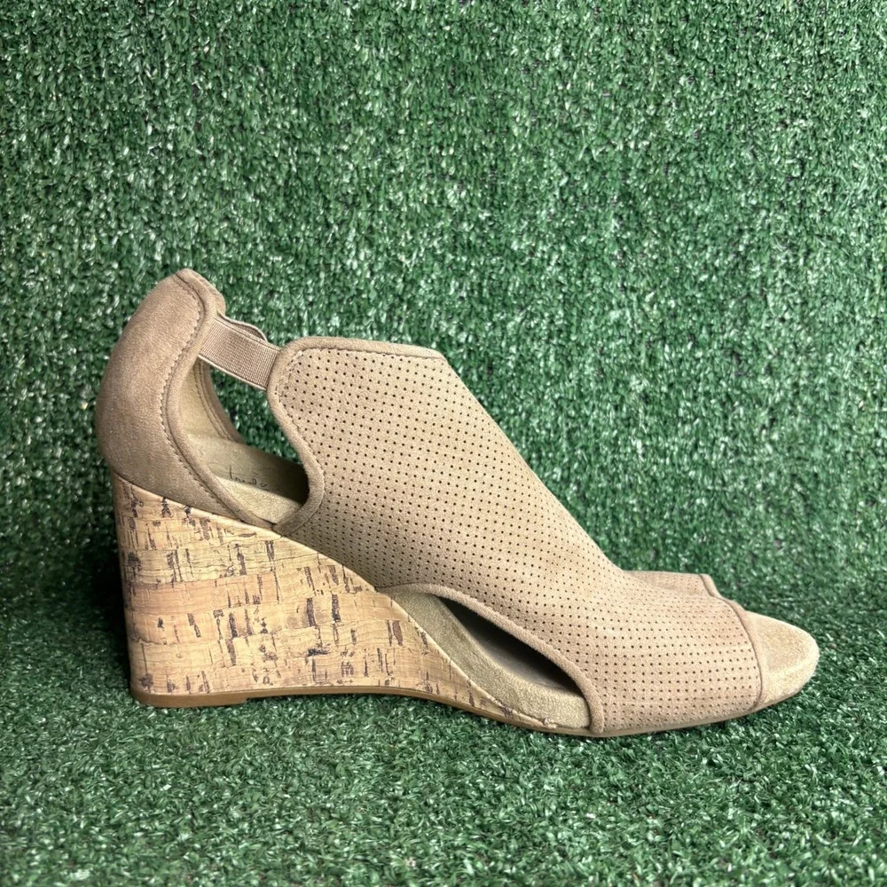 LifeStride HINX Perforated Peep Toe Cork Wedge Sandals Shoes Taupe Womens Sz 11M